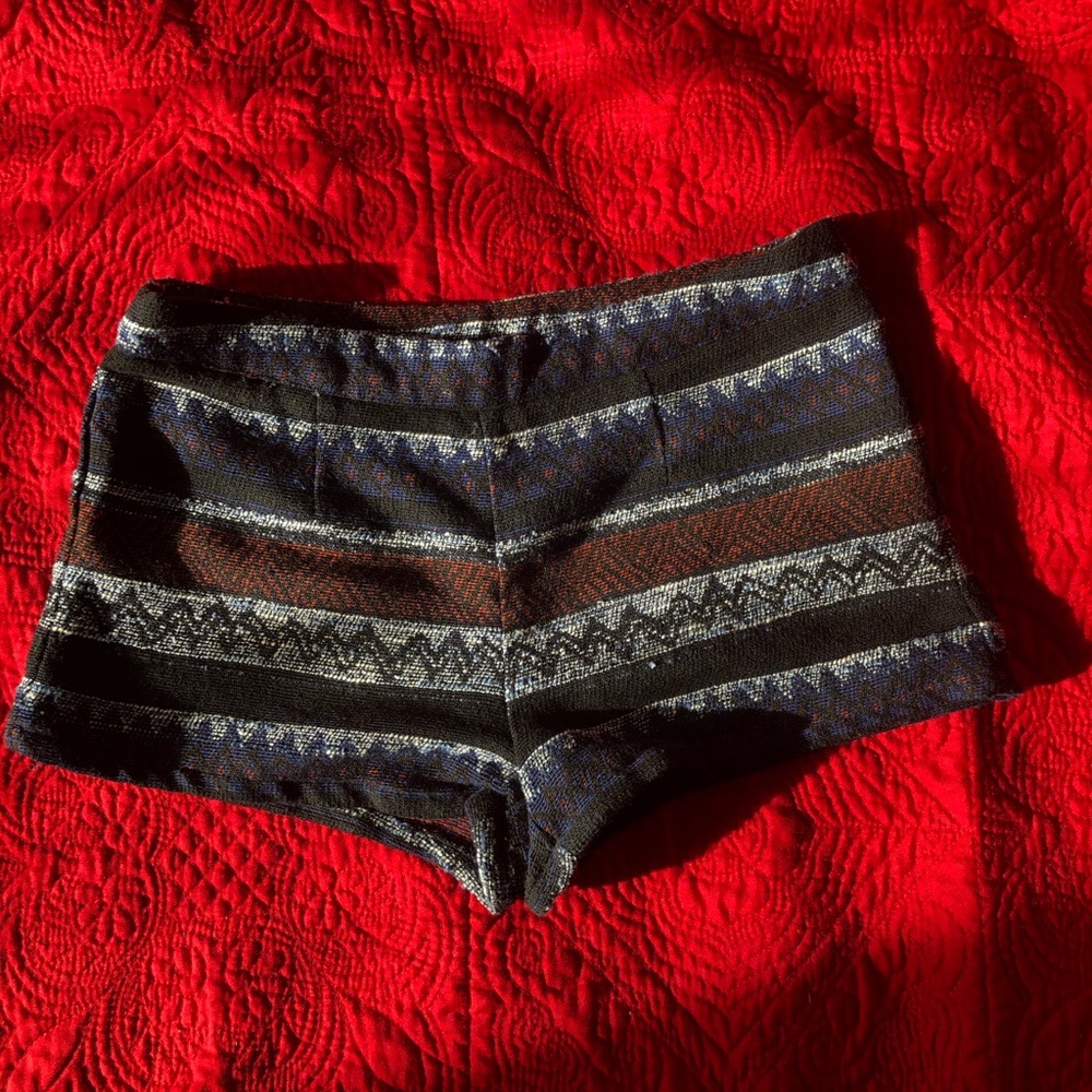 Cute geometric print high waisted shorts